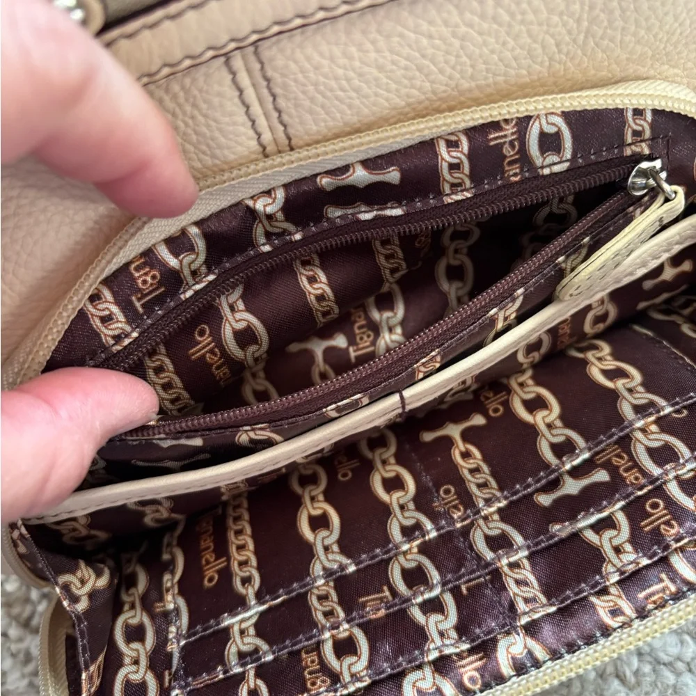 Tignanello Cream Leather Shoulder Bag - Picture 11 of 16